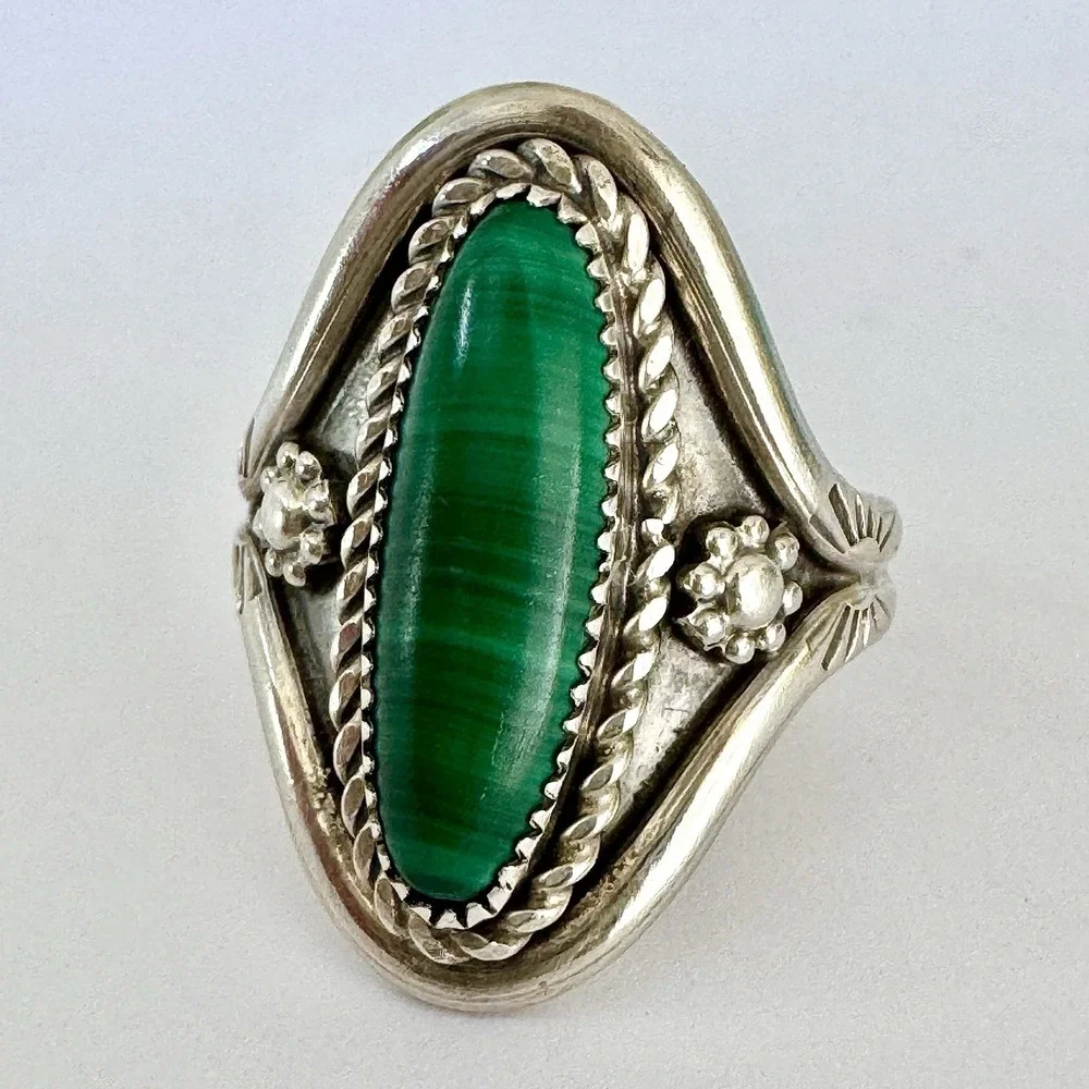 VTG Navajo Green Malachite Ring Sz 7.5 Sterling Flower Signet 1960s Old Native